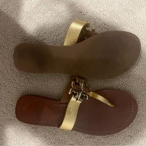 Adorable gold in great condition Tory Burch sandals!